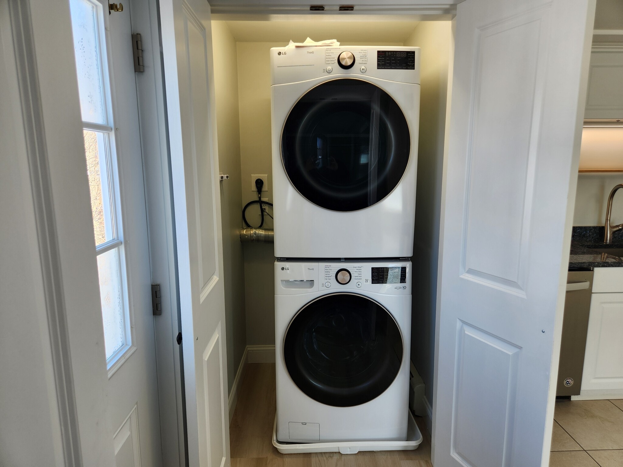 Building Photo - 17 Roundy St