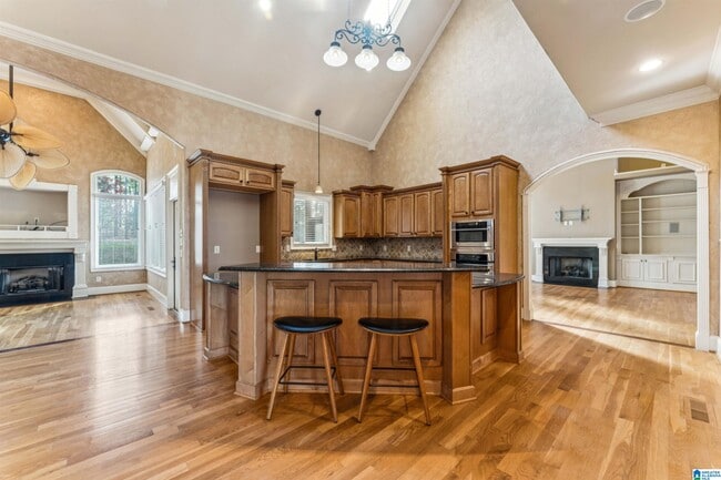 Building Photo - 2005 Lake Heather Dr