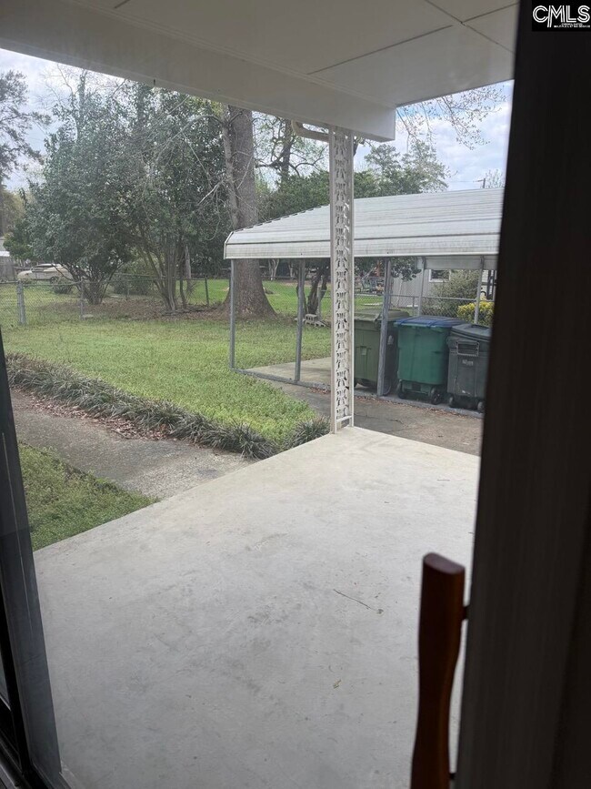 Building Photo - 511 Shady Ln