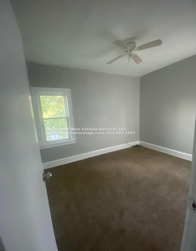 Building Photo - 3618 Menlo Road