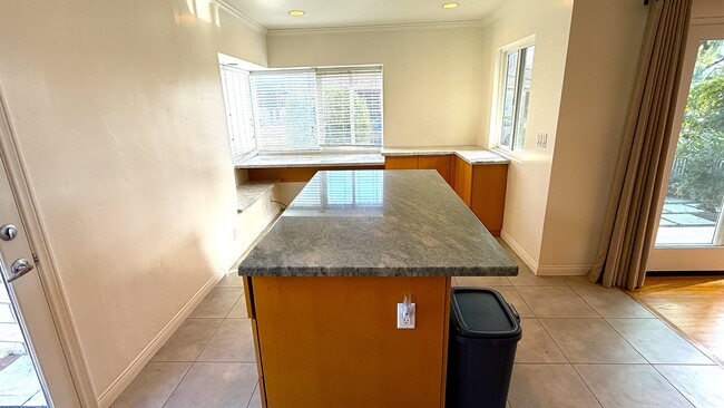 Building Photo - 257 Claremont Ave