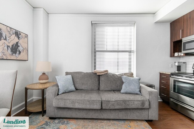 Building Photo - 933 McGee St