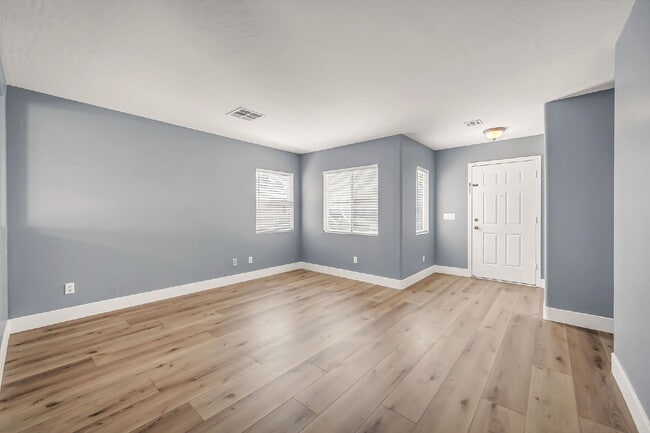 Building Photo - 2422 E Olivine Rd