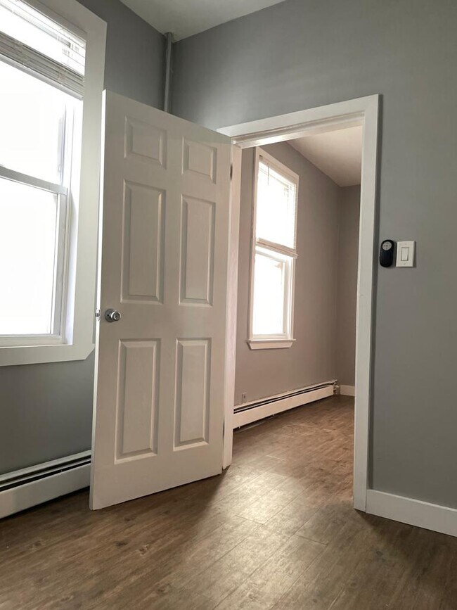 Building Photo - 418 3rd St