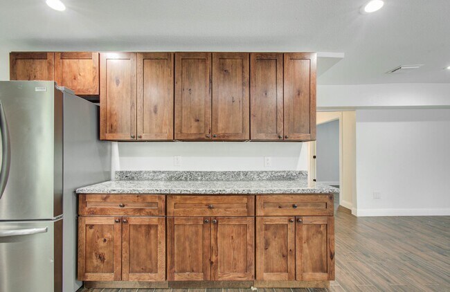 Building Photo - 536 Robert E Lee Dr