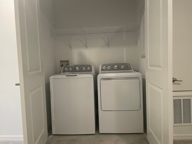 Building Photo - 1308 Drake Rdg Dr