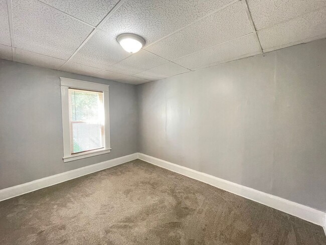 Building Photo - 398 Amory St