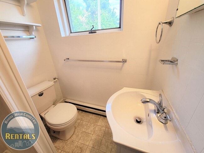 Building Photo - 915 Blowing Rock Rd