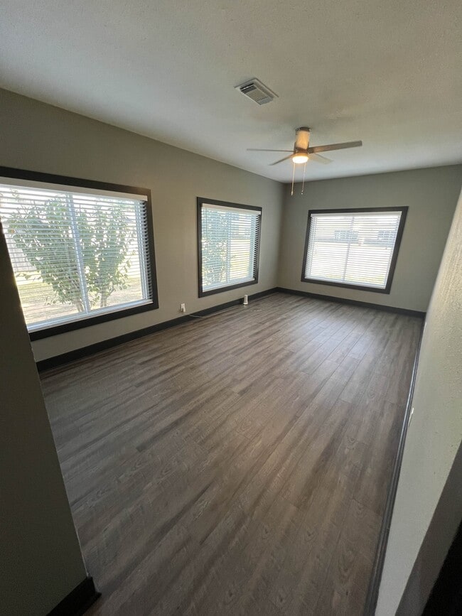 Building Photo - 1105 N Rusk St