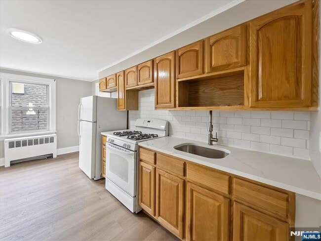 Primary Photo - 109 Division Ave
