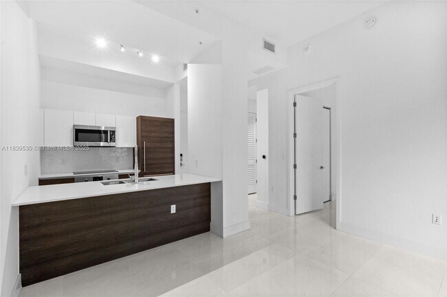 Building Photo - 301 Altara Ave