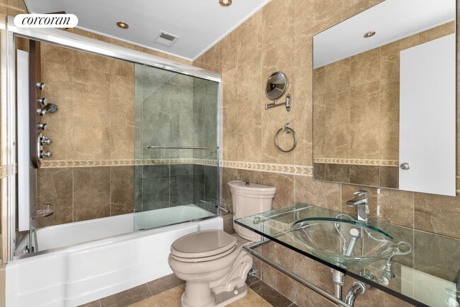 Building Photo - 870 United Nations Plaza