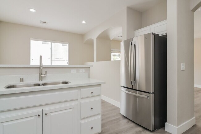 Building Photo - 6556 La Placita Ave