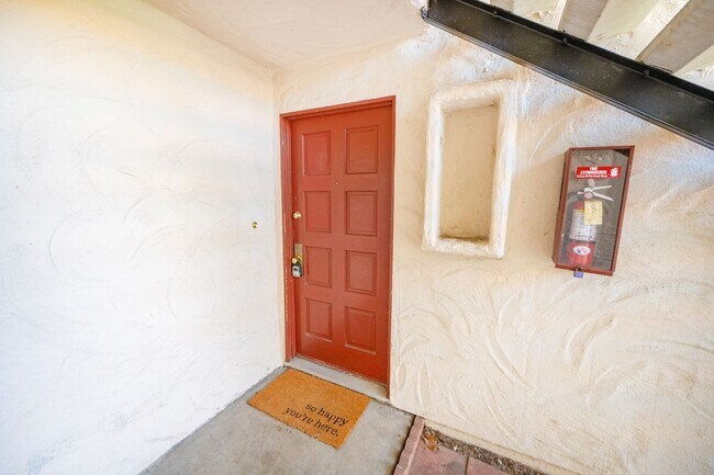 Building Photo - Spacious 1BR/1BA condo with patio and parking! Lake Murray Area $2195/month