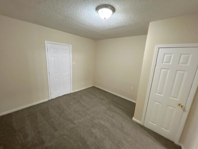 Building Photo - 4376 Willow Rd