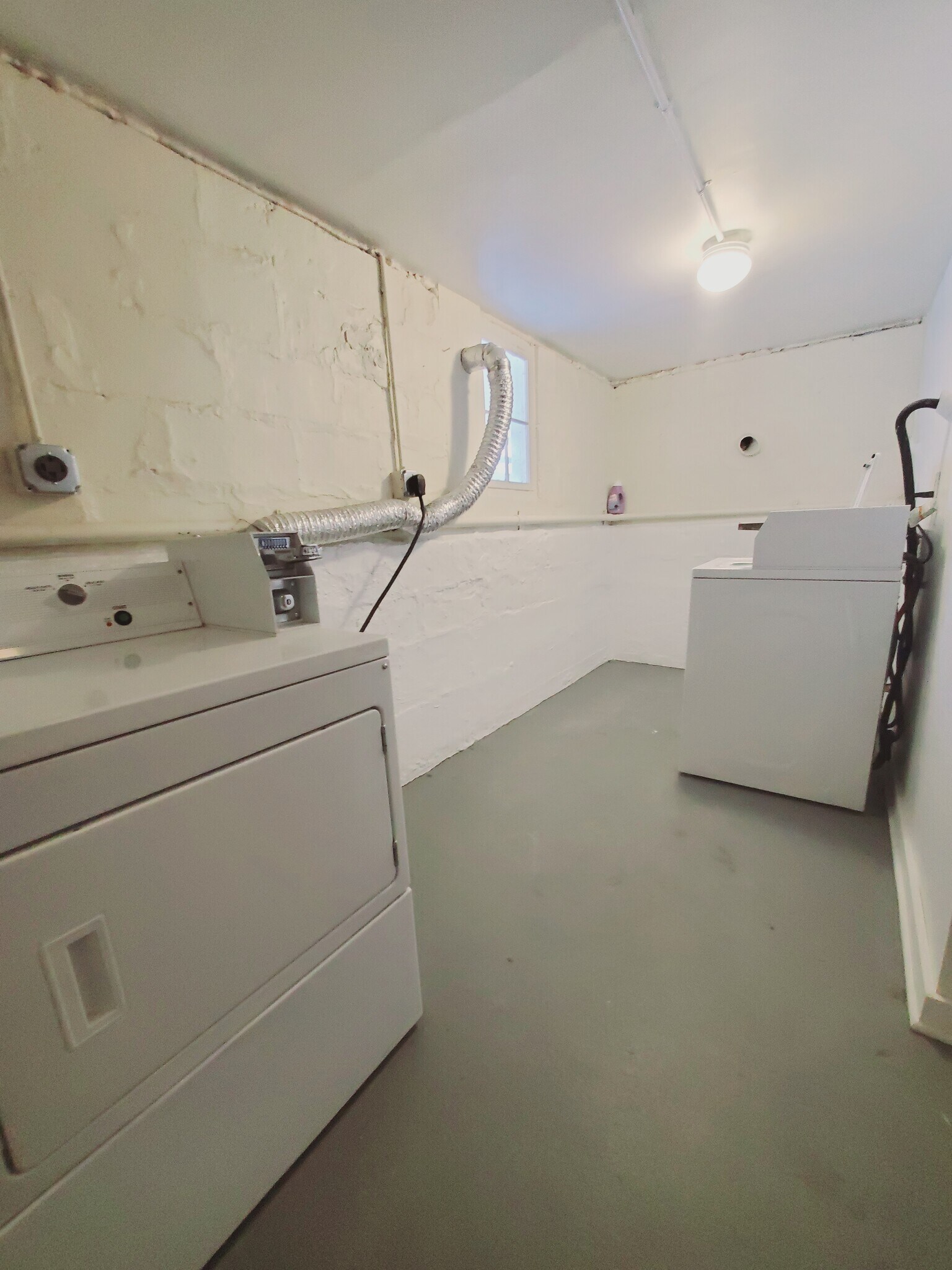 Building Photo - 47 Lindale St