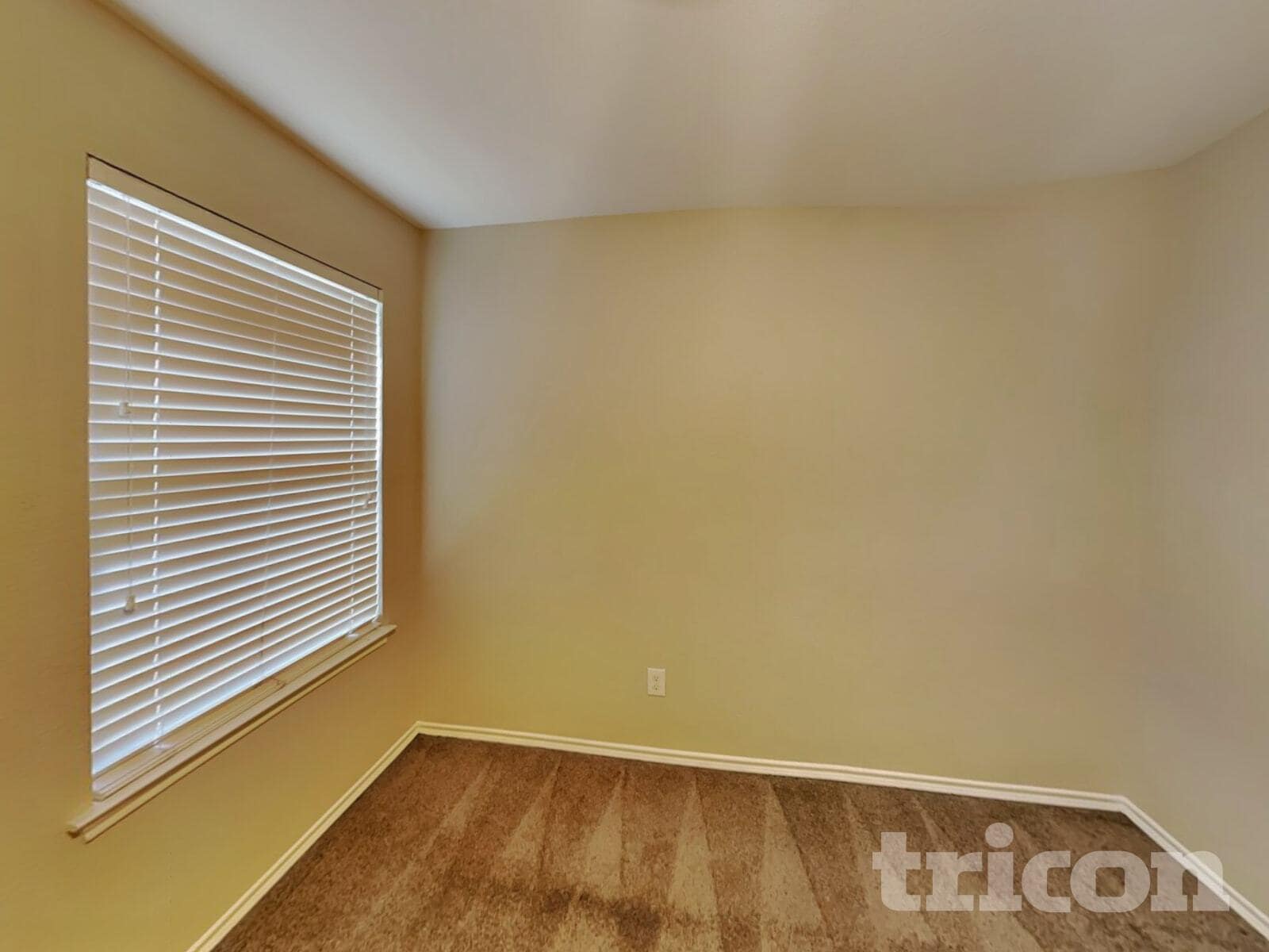 Building Photo - 3025 Iris Dr