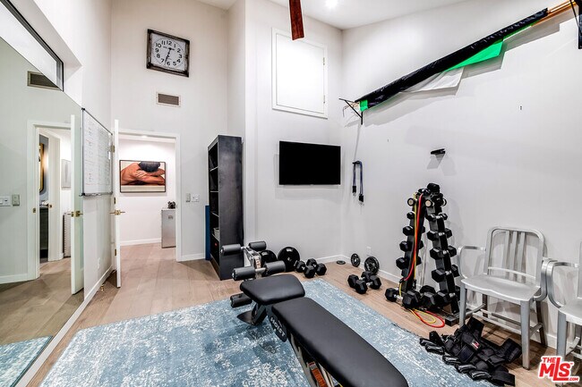 Building Photo - 4635 N Clybourn Ave