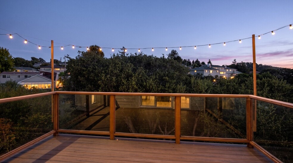 Building Photo - 3511 Hillcrest Dr