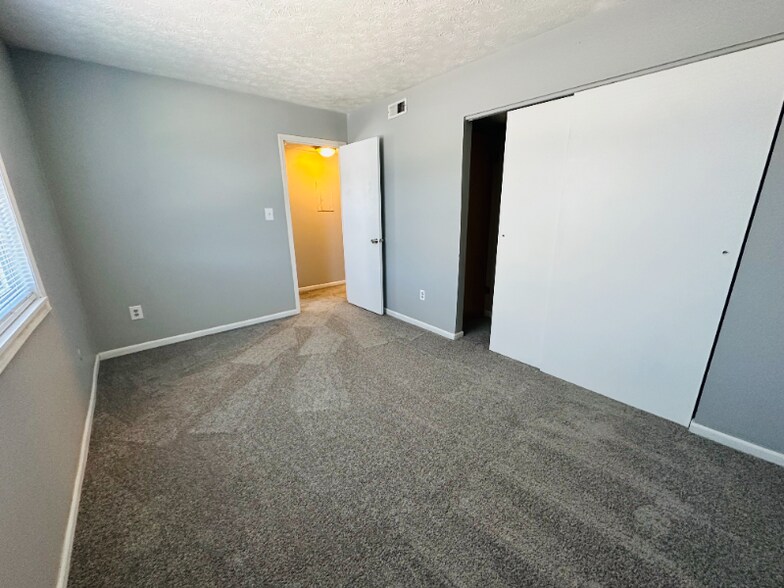 Building Photo - 1392 Summit St