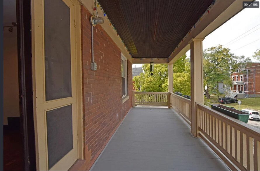 Building Photo - 983 Windsor St