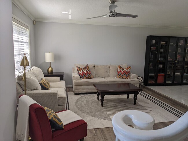 Building Photo - 90 SW 5th Ave