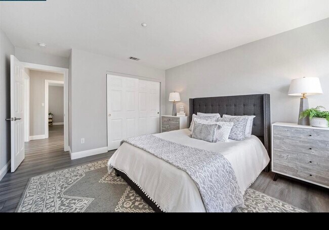 Building Photo - 1274 Sunrise Ridge Dr