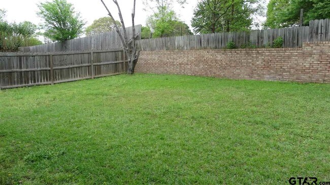 Building Photo - 16801 Lafayette Dr