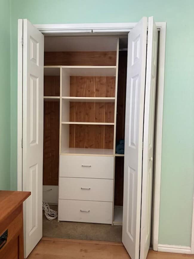 Building Photo - Two Bedroom In University Heights Coming S...