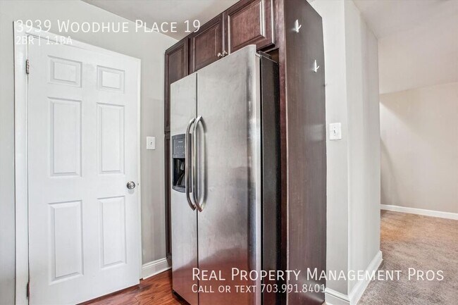 Building Photo - 3939 Woodhue Pl