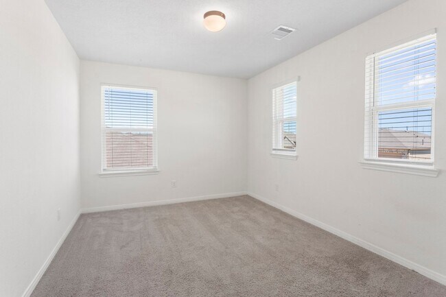 Building Photo - 1001 Hvn Hl Ln.