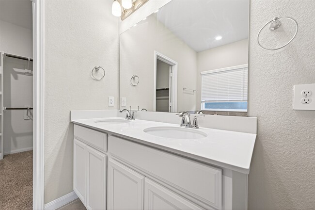 Building Photo - 1322 Eagle Pass Dr