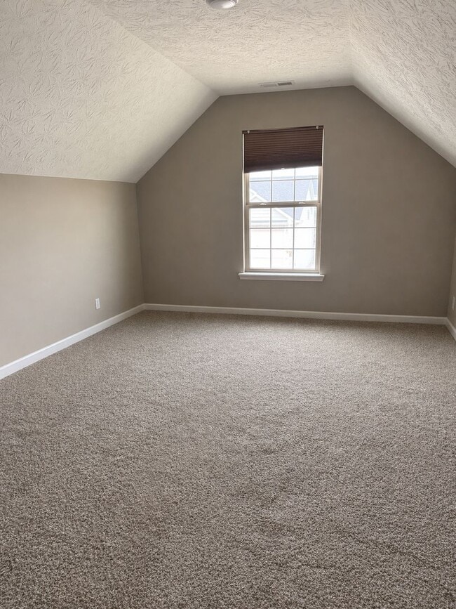 Building Photo - 4 BR WITH OFFICE