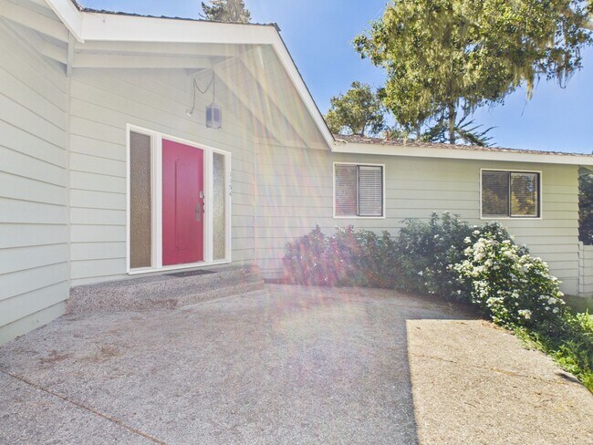 Building Photo - 4 Bedroom family home in Pebble Beach