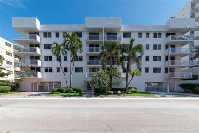 Building Photo - 1665 Bay Rd