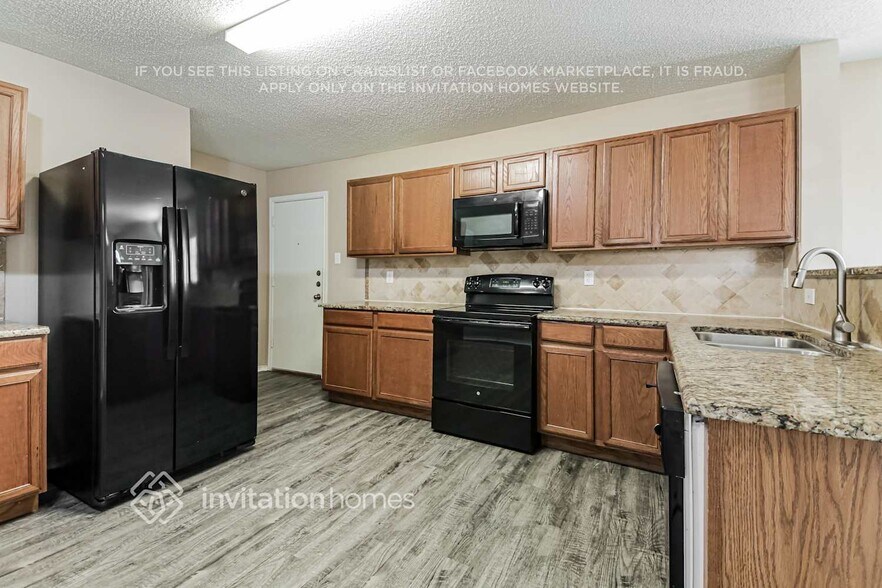 Building Photo - 3450 Post Oak Dr