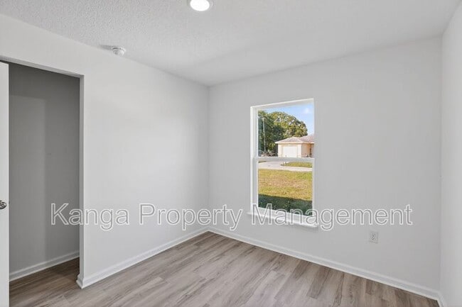 Building Photo - 1115 F Ave