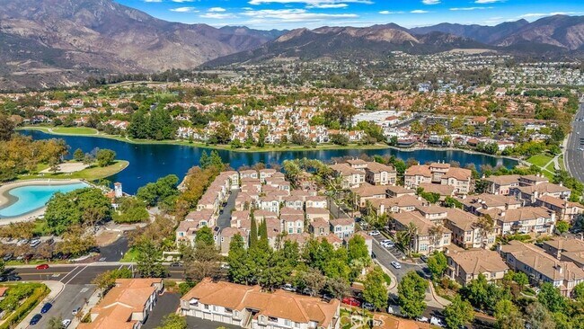 Building Photo - 205 Montana Del Lago Dr
