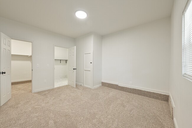 Building Photo - 2525 SE 47th St