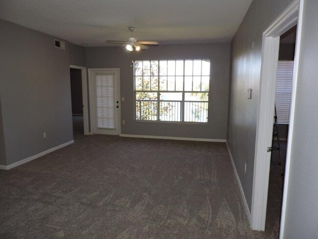Building Photo - 2 db/2 ba Condo at The Palms Club - Community Pool & Fitness Center!