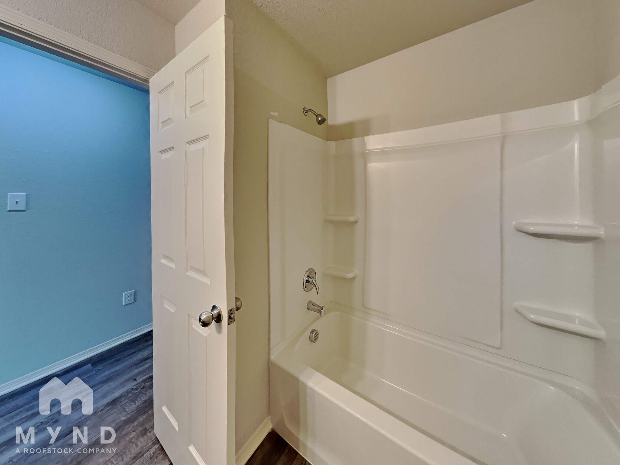 Building Photo - 949 Pinehurst Loop