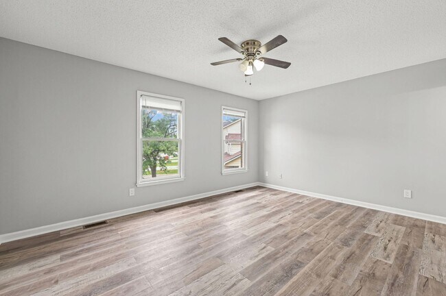 Building Photo - 8066 Woodlake Dr