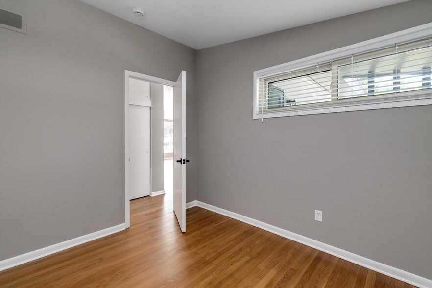 Building Photo - 1050 Brooklawn Dr