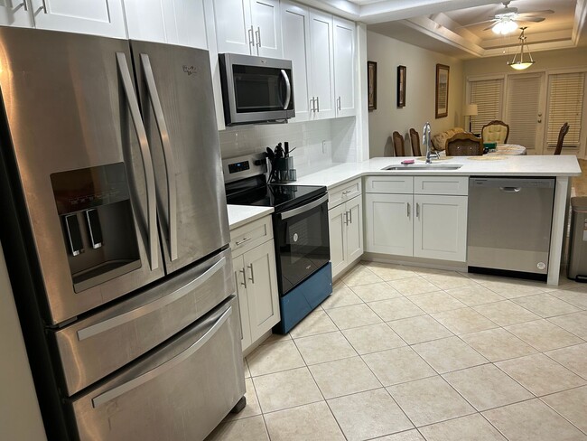 Building Photo - Living the Life!