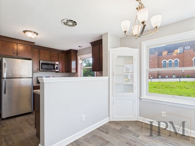 Building Photo - Available Now - 2 Bedroom located in Centr...