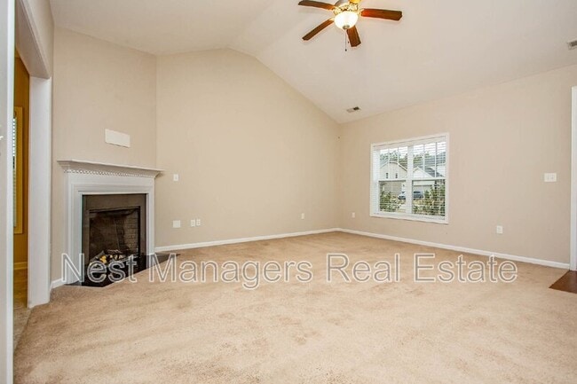 Building Photo - 450 Roanoke Dr