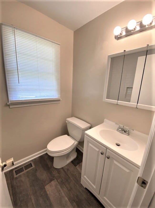 Building Photo - Move In Special!! 1/2 Off First Month's Re...