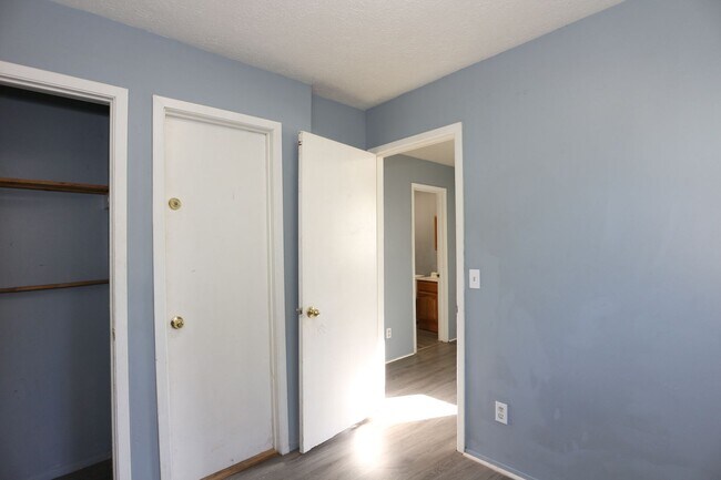 Building Photo - 037