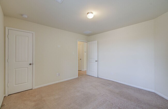 Building Photo - Open Layout & Large Backyard in Houston’s Evergreen Villas – 3 Beds, 2½ Baths