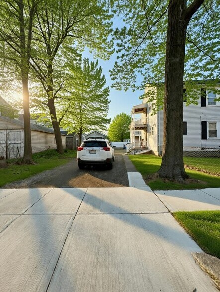 Building Photo - 48 Dee Rd